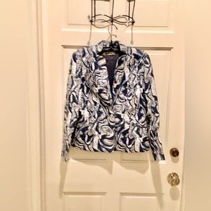 Beautifully cut short jacket, inlay designs prints.
